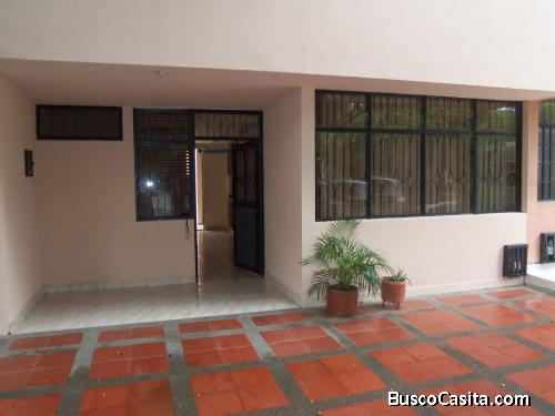 ARRIENDO CASA CONJUNTO CERRADO MIRAFLORES