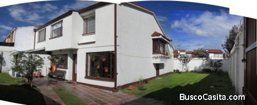 Viva en la ciudad como si estuviera en el campo. Oportunidad de casa en venta