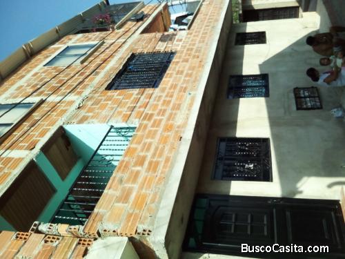 Se vende casa de 3 pisos o se permuta por otra de menor valor