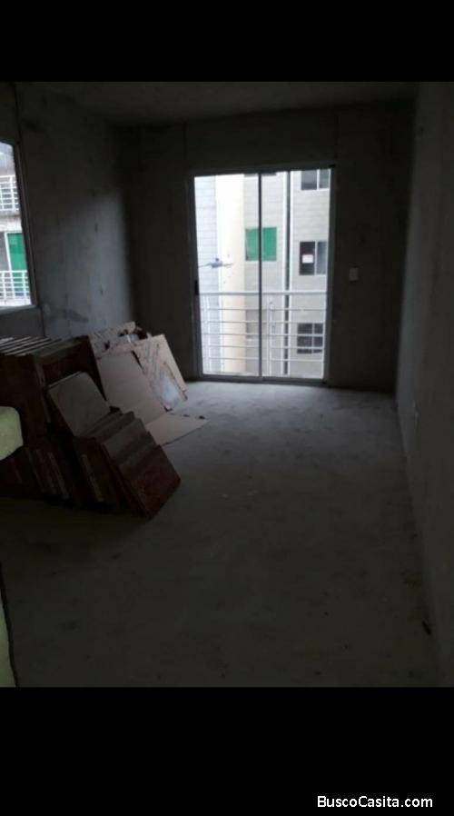 Apartamento en obra gris
