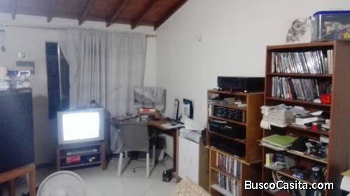 Casa 2o piso Robledales, BIFAMILIAR, parqueadero propio