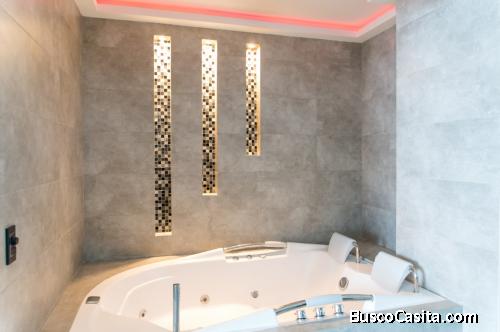 APARTAMENTO CON JACUZZI INTERNO Y VISTA FRENTE AL MAR EN VENTA