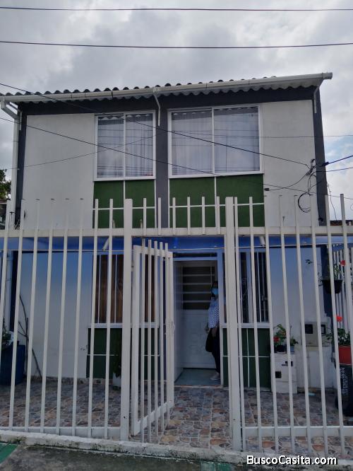 SE VENDE CASA DE DOS PISOS EN FUSA