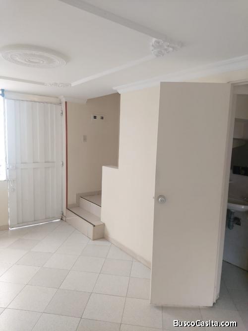 VENDO CASA 132 METROS INCLUYE LOTE AL LADO 54 METROS Y PARQUEADERO DE 9 METROS 