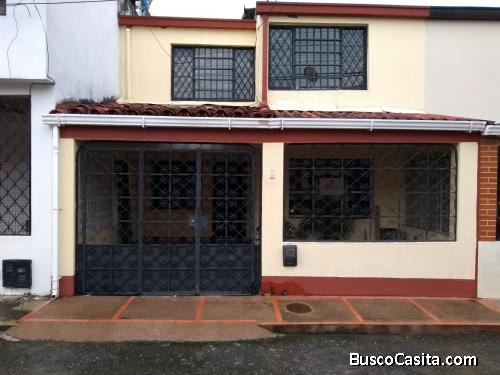 ¡Vendo bella casa de 3 niveles en Valparaíso- Ibagué!
