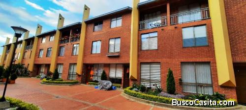 SE VENDE CASA EN COLINA 