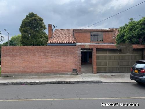 Casa en venta ubicada en la Alhambra 