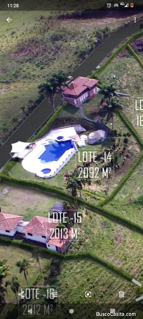 Venta de lote con piscina y kiosko 