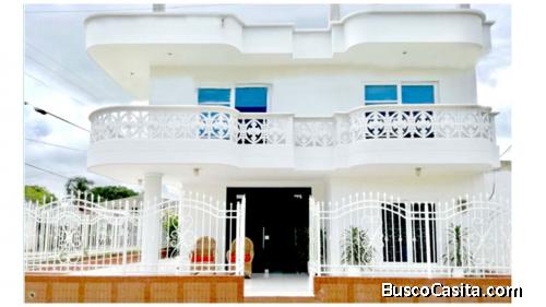 Venta de casa en tolu a dos cuadras del mar, uso: hospedaje u oficina
