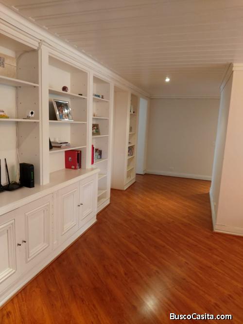 VIAJO APTO CHICO ALTO  273 METROS  2 PARQUEADEROS DEPOSITO ASCENSOR ,