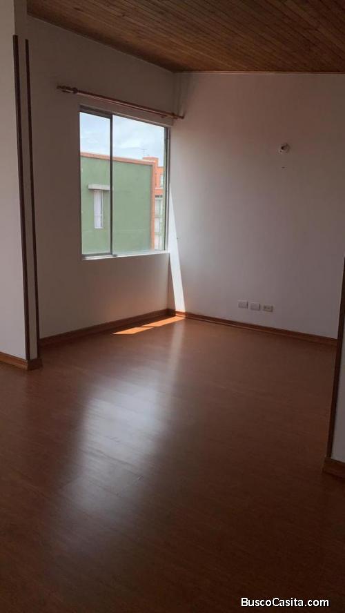 Frente al centró comercial de Hayuelos 