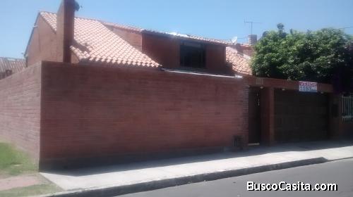 VENTA CASA ESQUINERA EN LA ALHAMBRA