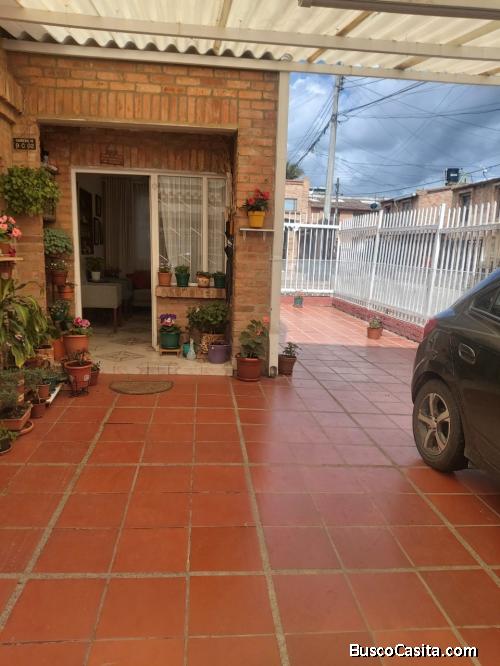 CHIA CASA  URBANA  ESQUINERA URBANA RIO FIO 4 HABITACIONES 2 BAÑOS 3 PARQUEADEROS