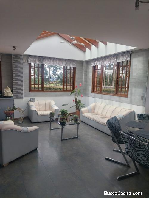 CASA CAMPESTRE CHIA VEREDA LA BALSA EN CONJUNTO CON 560 METROS DE CONSTRUCCION DOS PISOS 6 HABITACIO