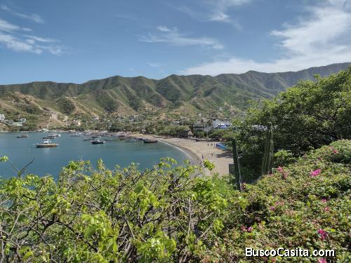 Casa con Piscina Frente al Mar en Taganga, Colombia