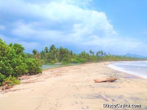 Finca con Rio y Playa en Palomino, La Guajira