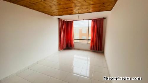 Arriendo luminoso apartamento en Modelia