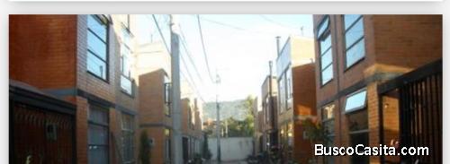 Casa de 70 metros dos pisos 1 habitación en el primer piso 2 habitaciones en el segundo piso 2 baños