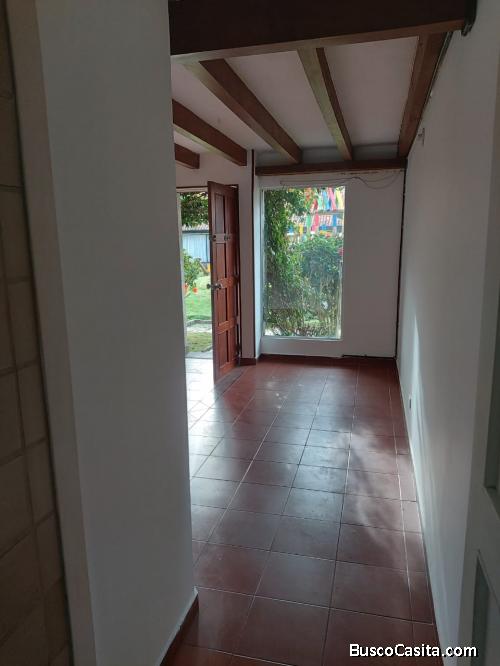 VENDO CASA URBANA CONJUNTO CHIA 2 PISOS 3 HABITACIONES  ESTUDIO