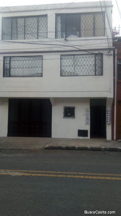 VENDO CASA EN EL BARRIO LAS FERIAS