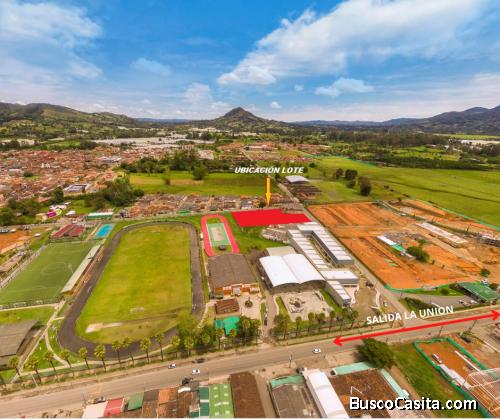 SE VENDE LOTE COMERCIAL