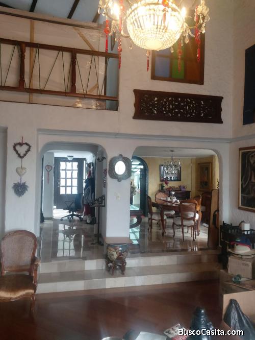 VENDO O  PERMUTO CASA CIRCUNVALAR 2 PISOS  POR BIENES MIAMI ESPAÑA O MEDELLIN CARTAGENA DE MENOR VAL