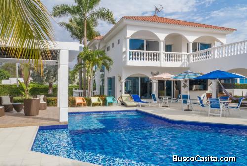 dotada y equipada finca tres esquinas disponible