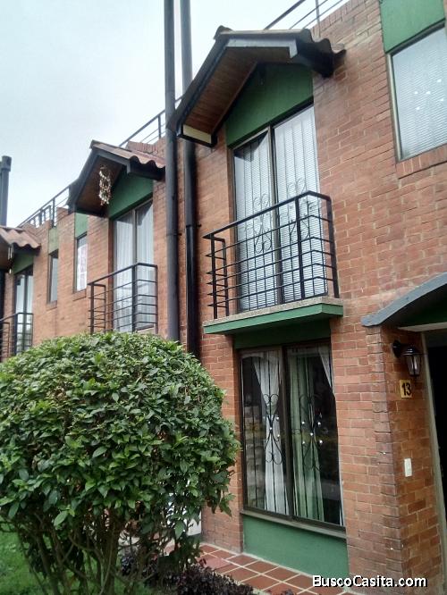 Vendo amplia y hermosa casa Conjunto Cerrado Madrid, C/marca.