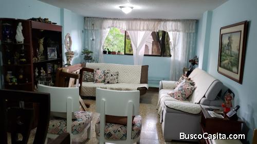 VENDO APARTAMENTO EN MIRAFLORES $228.000.000 EXCELENTE ESTADO