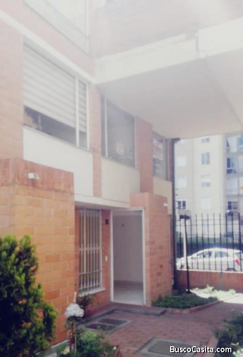 CASA UBICADA EN CONJUNTO RESIDENCIAL PARQUES DE CATALUÑA DE LA CIUDAD DE BOGOTÁ D.C