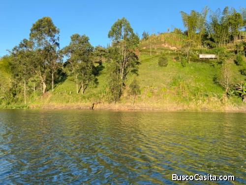 VENTA CASALOTE EN EL PEÑOL ACCESO A LA REPRESA