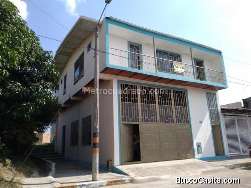 VENDO HERMOSA BODEGA CON APARTAMENTO Y OFICINA COMO NUEVA 240M2 FLANDES TOLIMA - Trifásica, tres bañ