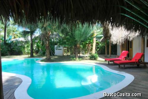 Preciosa Cabaña Familiar en La Vega con Piscina Privada 8 Personas