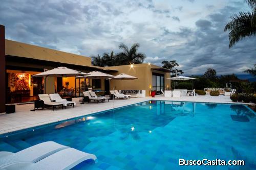 FINCA DE LUJO A 20 MINUTOS DEL CORAZON DE CALI DISPONIBLE