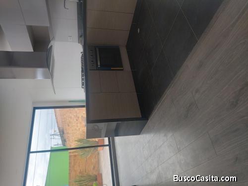 ARRIENDO APARTAESTUDIO MAS TERRAZA DE 90 METROS INCLUYE ADMINISTRACION,  1 HABITACION, 1 ESTUDIO, 2 