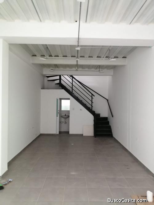 ARRIENDO LOCAL  C C RESTREPO CON MEZZANINE  4X11  BAÑO 1