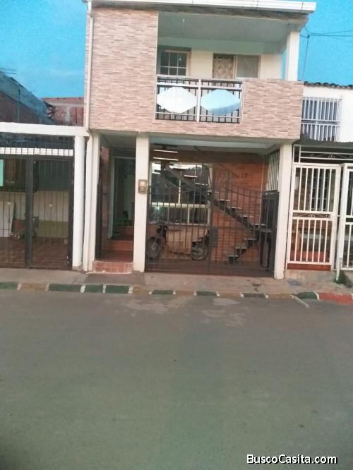 casa: consta de 2 apartamentos independientes
