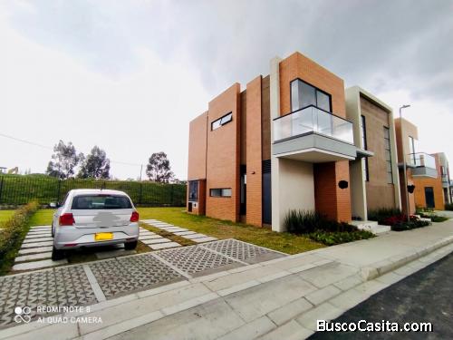 ARRIENDO CASA PARA ESTRENAR OIKOS SAVANA 2 PISOS 3 HABITACIONES CON ASEGURADORA