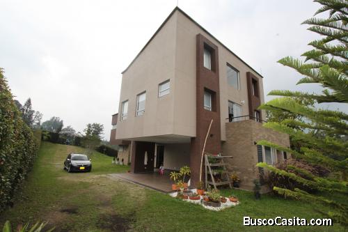 Casa campestre en unidad cerrada, vereda La Clarita