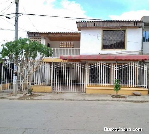 CASA DE DOS PISOS EN VENTA 1RO DE MAYO(SOLO EFECTIVO )