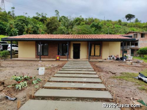 Finca con galpones en Marinilla