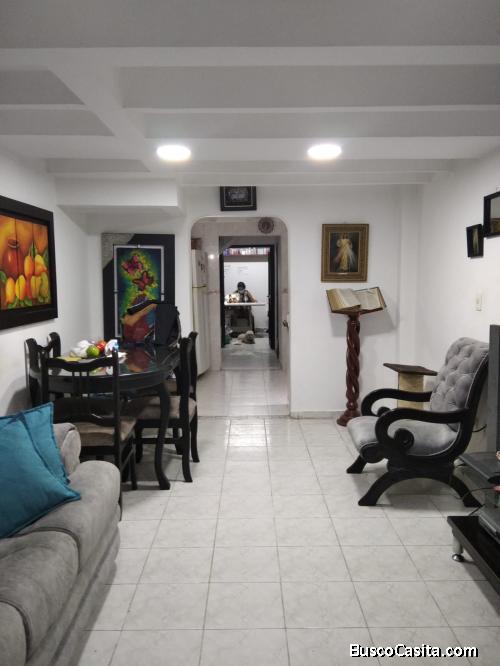 CASA DE DOS PISOS EN LAS PALMERAS NORTE CALI