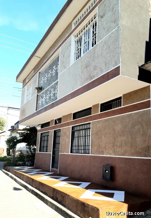 VENTA CASA DE DOS PISOS ESQUINERA. Confortable, en excelente estado y ubicación, garaje independient