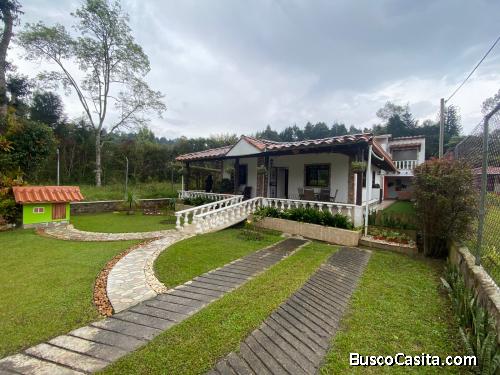 Pequeña y cómoda finca en El Sango, Guarne
