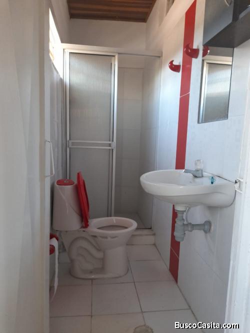 VENTA CASA DE DOS PISOS ESQUINERA. Confortable, en excelente estado y ubicación, garaje independient