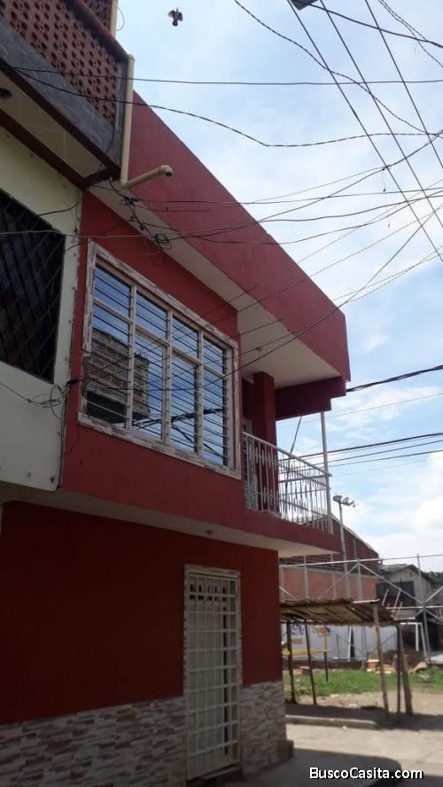 CASA EN BARRIO LOS ROBLES