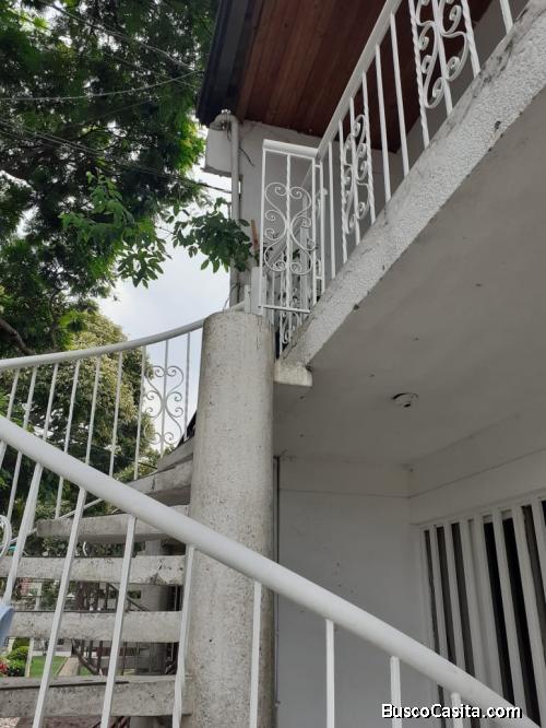 CASA BARRIO LA RIVERA TRES NIVELES INDEPENDIENTES