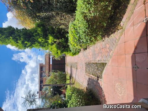 VENDO CASA INDEP. CHIA VEREDA LA BALSALAS JUNTAS ESQUINERA LINDISIMA DOS PISOS RECIBO CARRO ALTA G