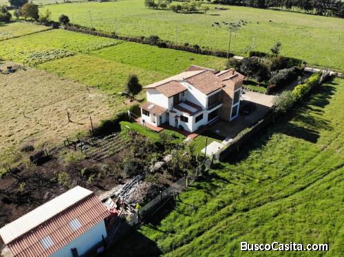 VENPERMUTO EN TENJO HERMOSA CASA FINCA 