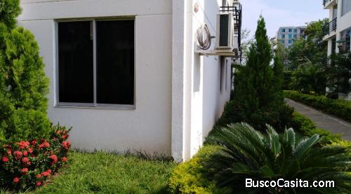 Apartamento, nuevo, iluminado, en un conjunto residencial calmado y muy fresco. 